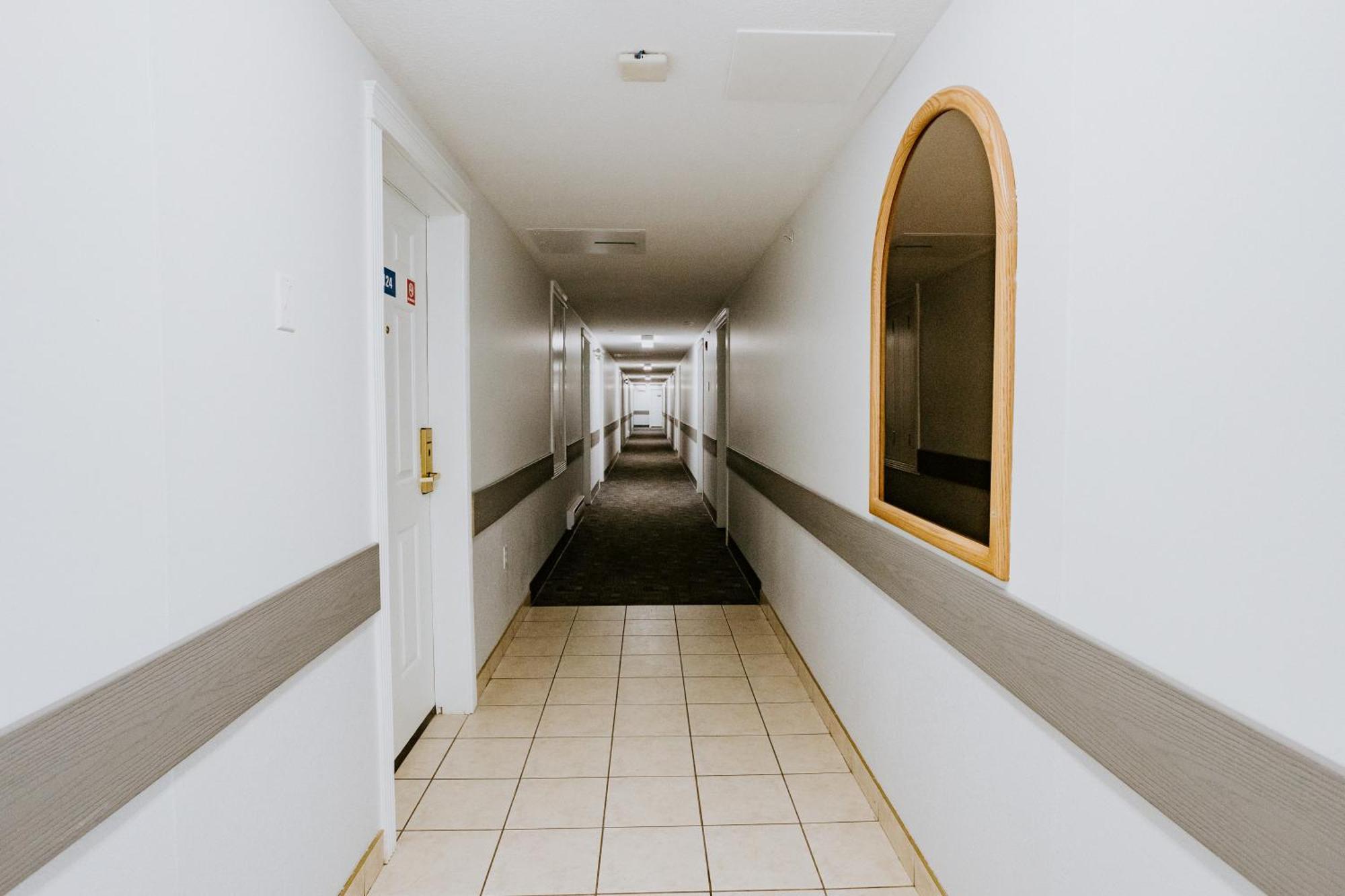 Western Budget Plus Mosaic Suites Penhold 외부 사진